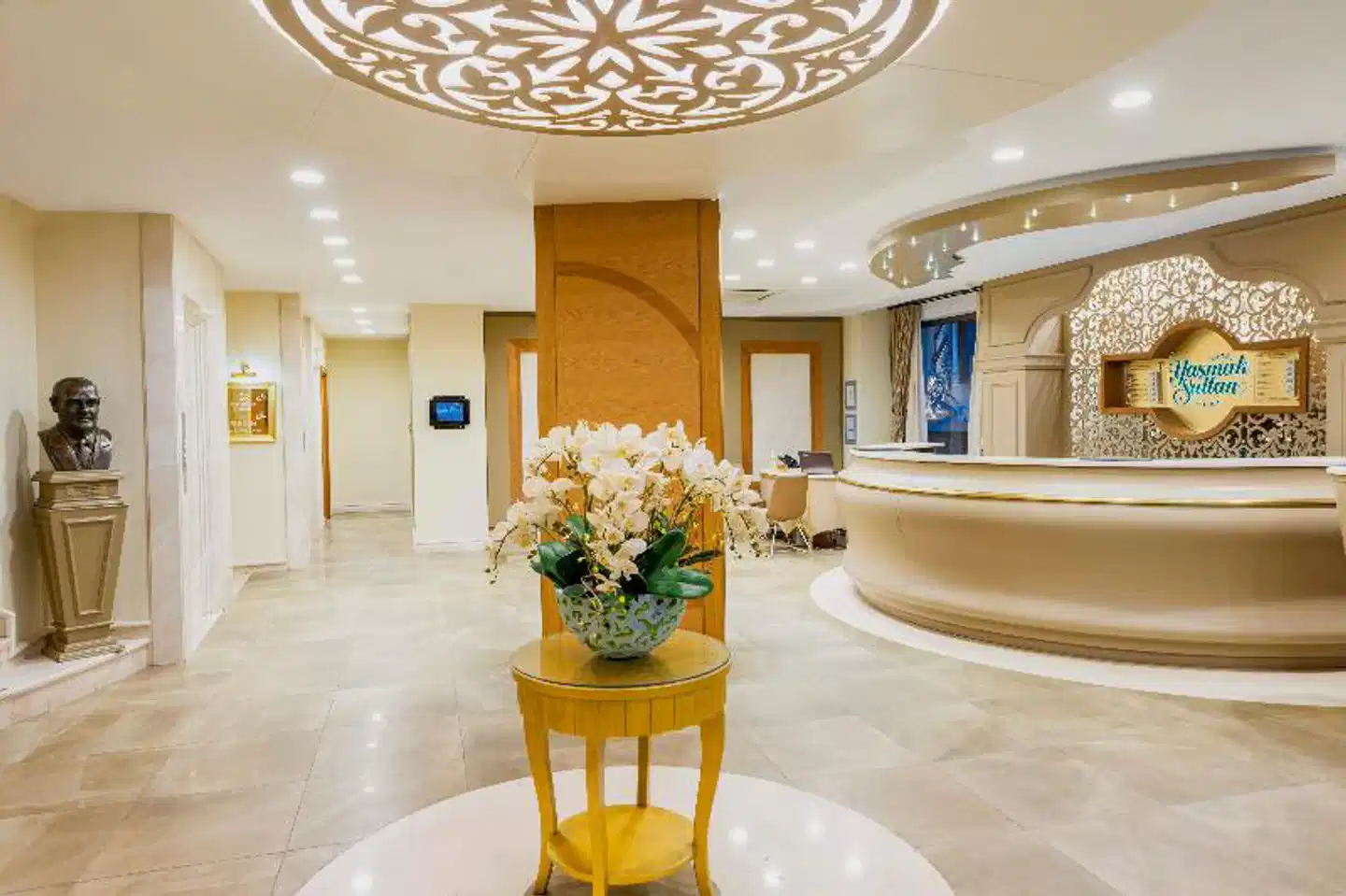 Yasmak Sultan Lobby