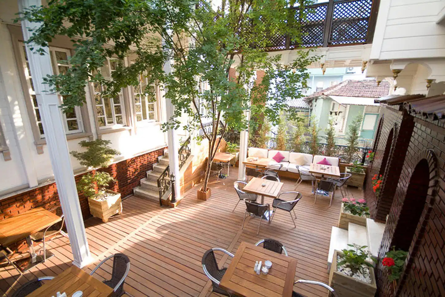 Avicenna Terrasse