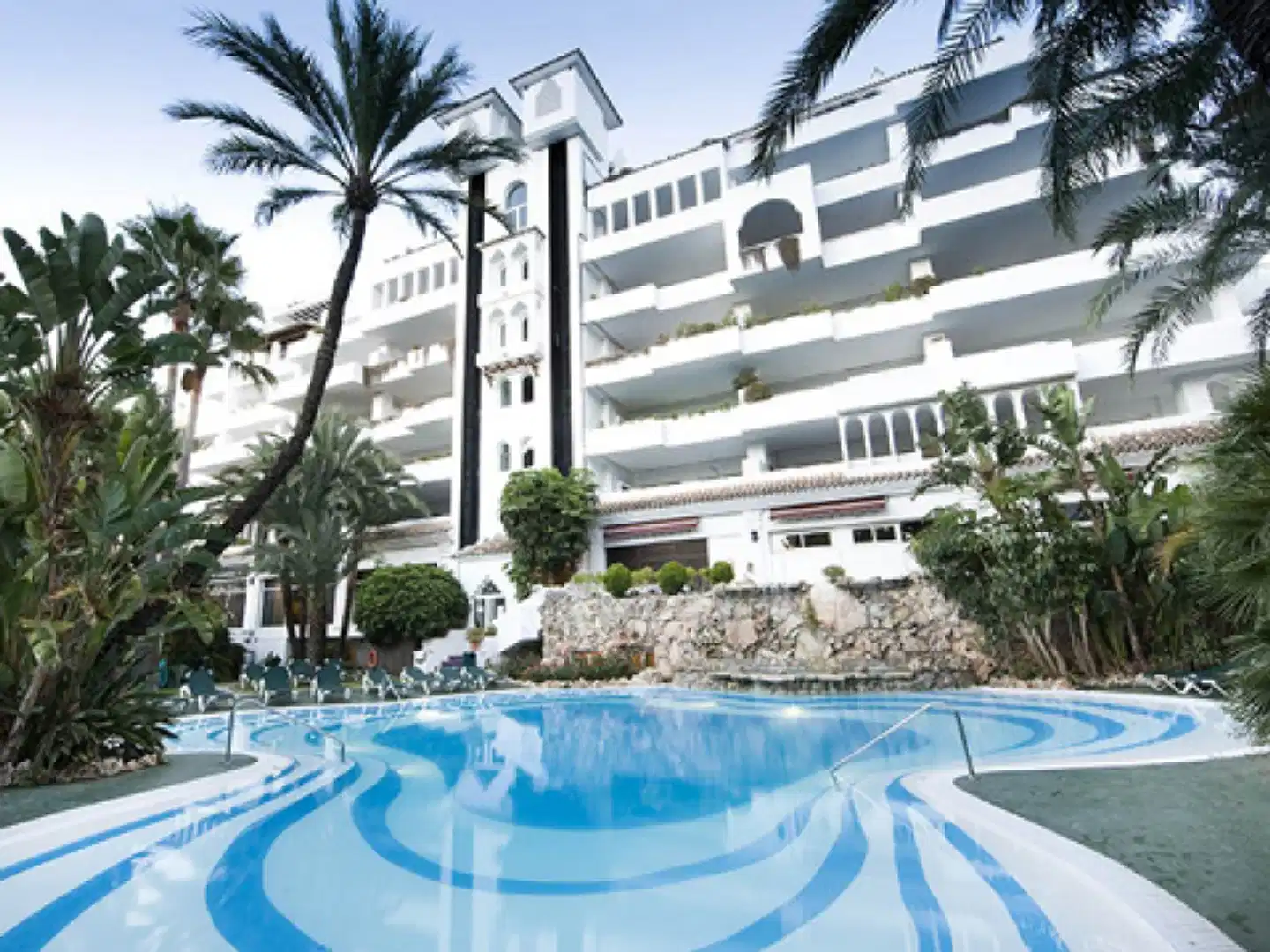 Monarque Sultan Pool