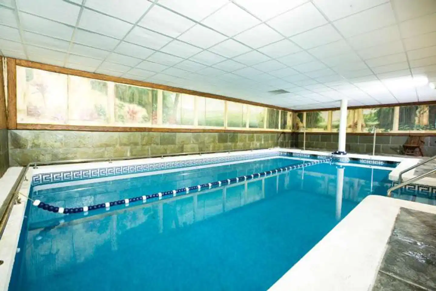 Monarque Sultan Hallenbad
