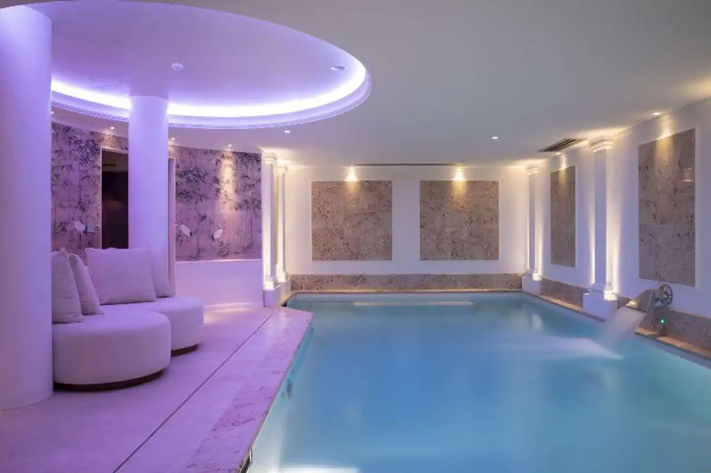 Paris j adore Hotel & Spa Hallenbad