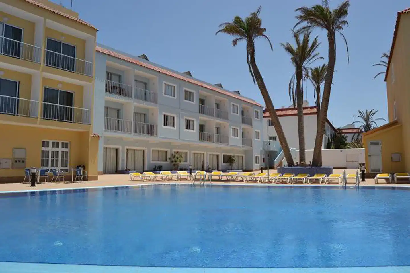 Apartamentos Surfing Colors Pool