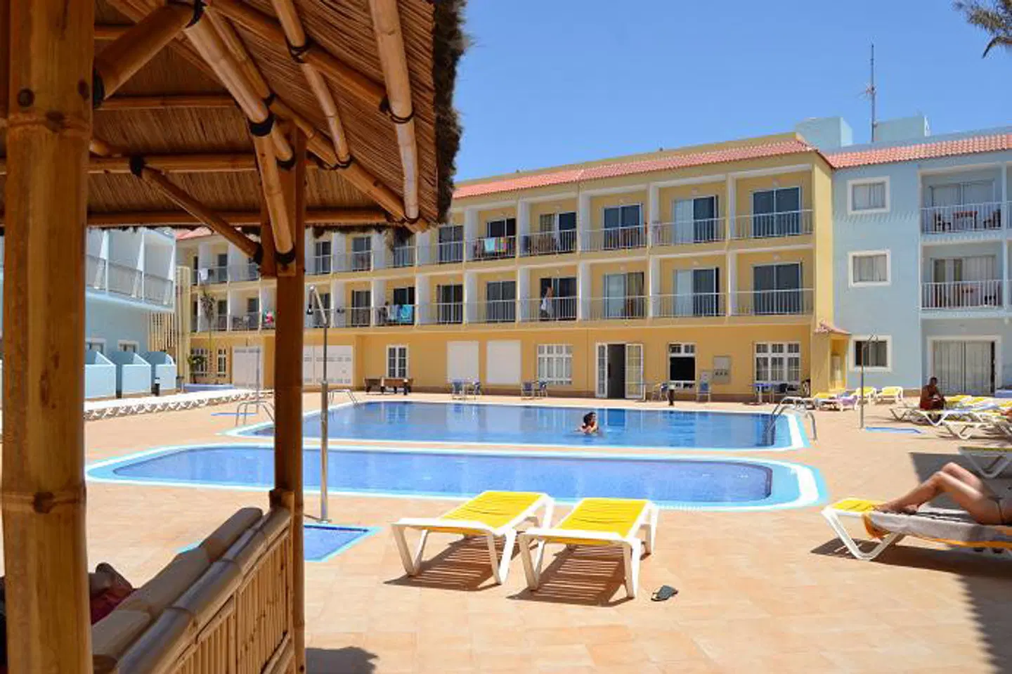 Apartamentos Surfing Colors Pool