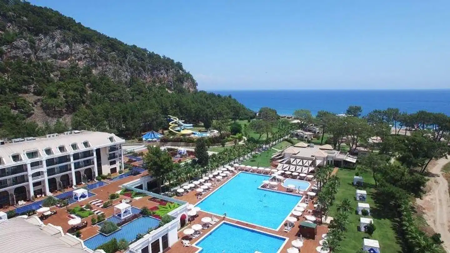 Juju Premier Palace Pool