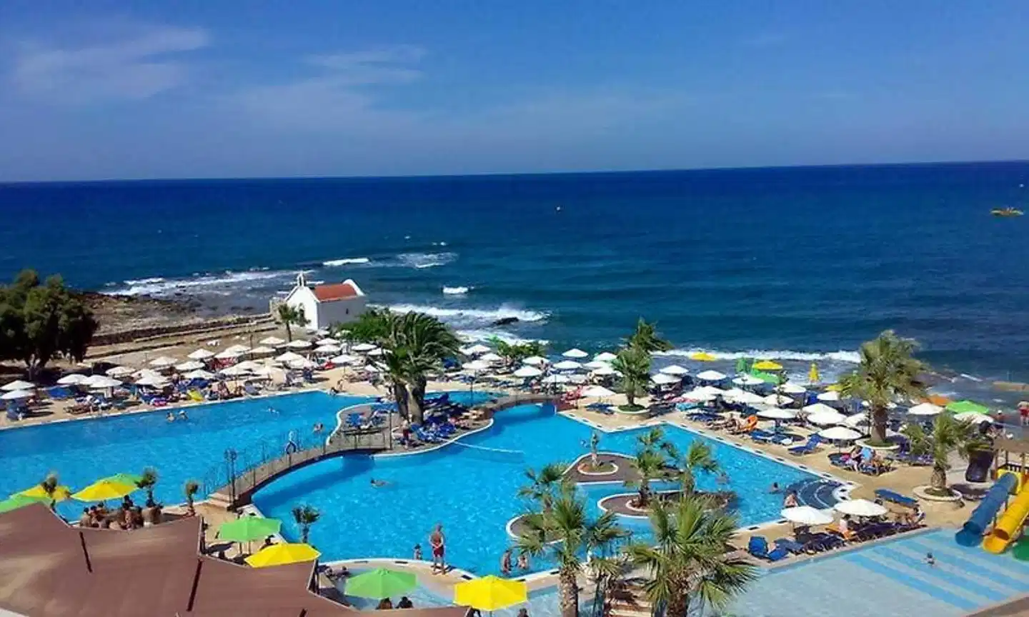 Eri Beach & Village Pool