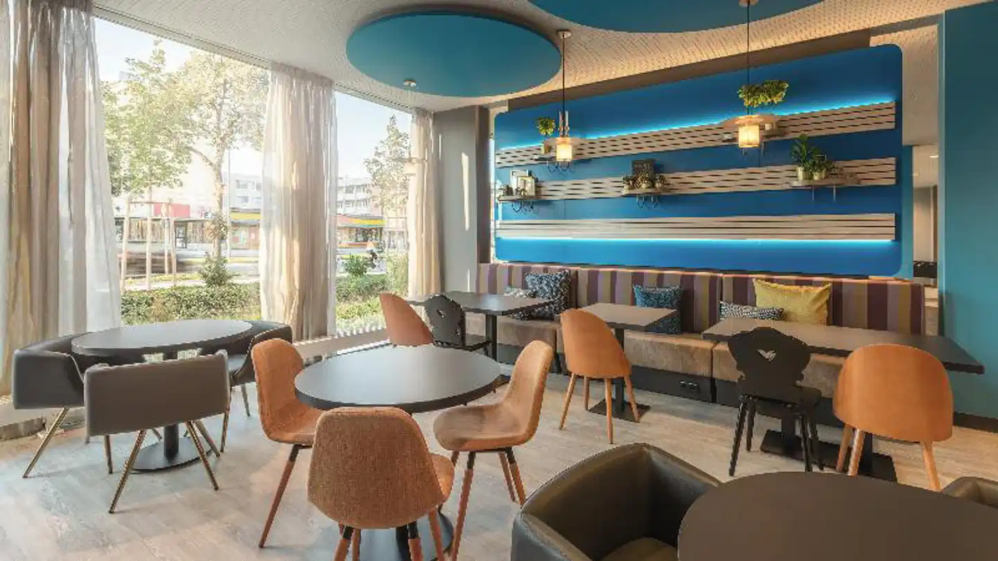 Holiday Inn - The Niu, Brass Munich Olympiapark Bar