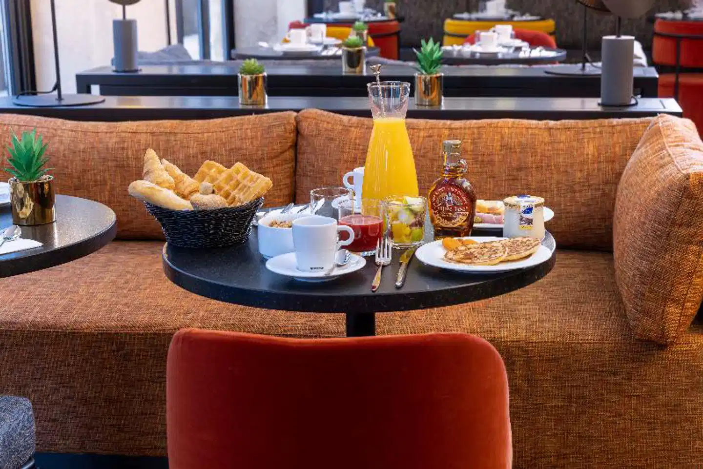 Hotel Le 12 Restaurant
