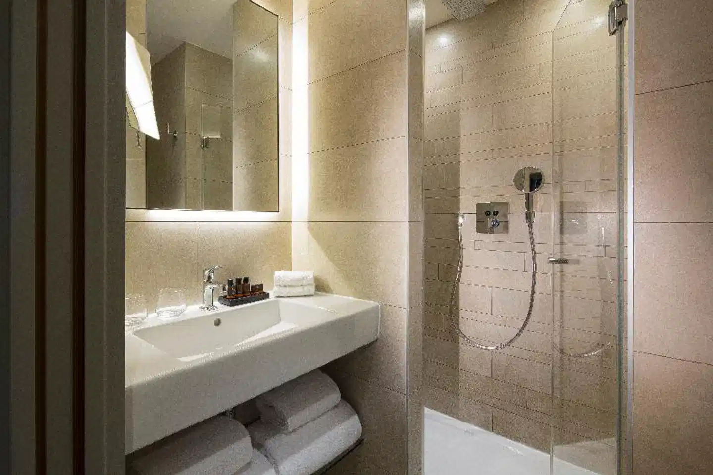 Le 10 Bis Badezimmer