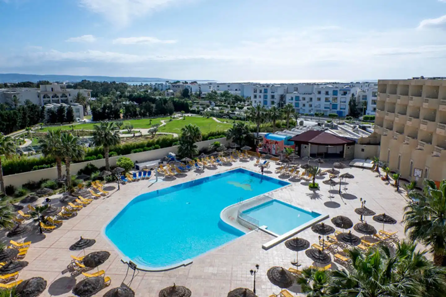 Houda Yasmine Pool