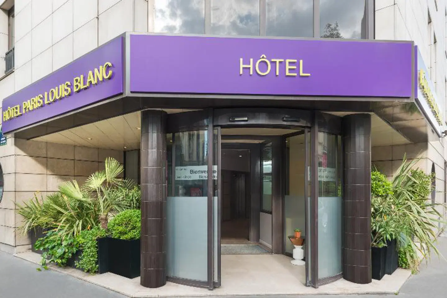 Hotel Paris Louis Blanc Aussenansicht