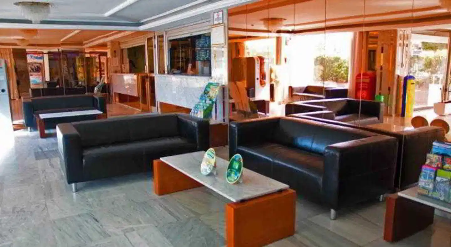 Las Arenas Lobby