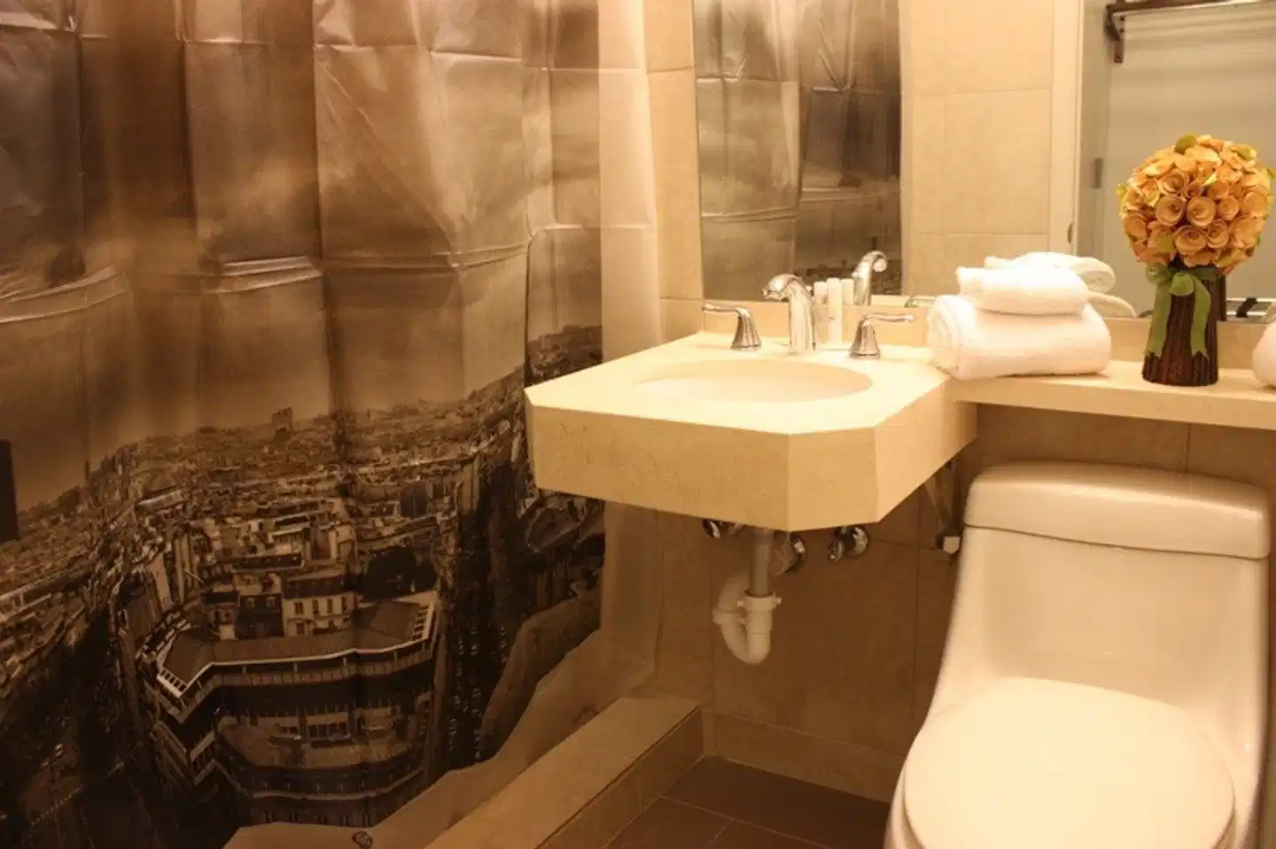 Collins Hotel Badezimmer