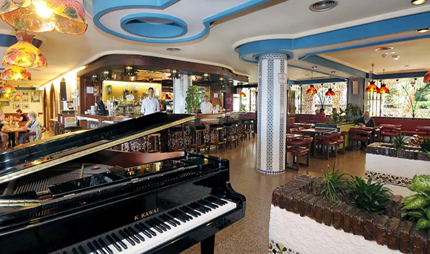 Bajondillo Apartments Bar