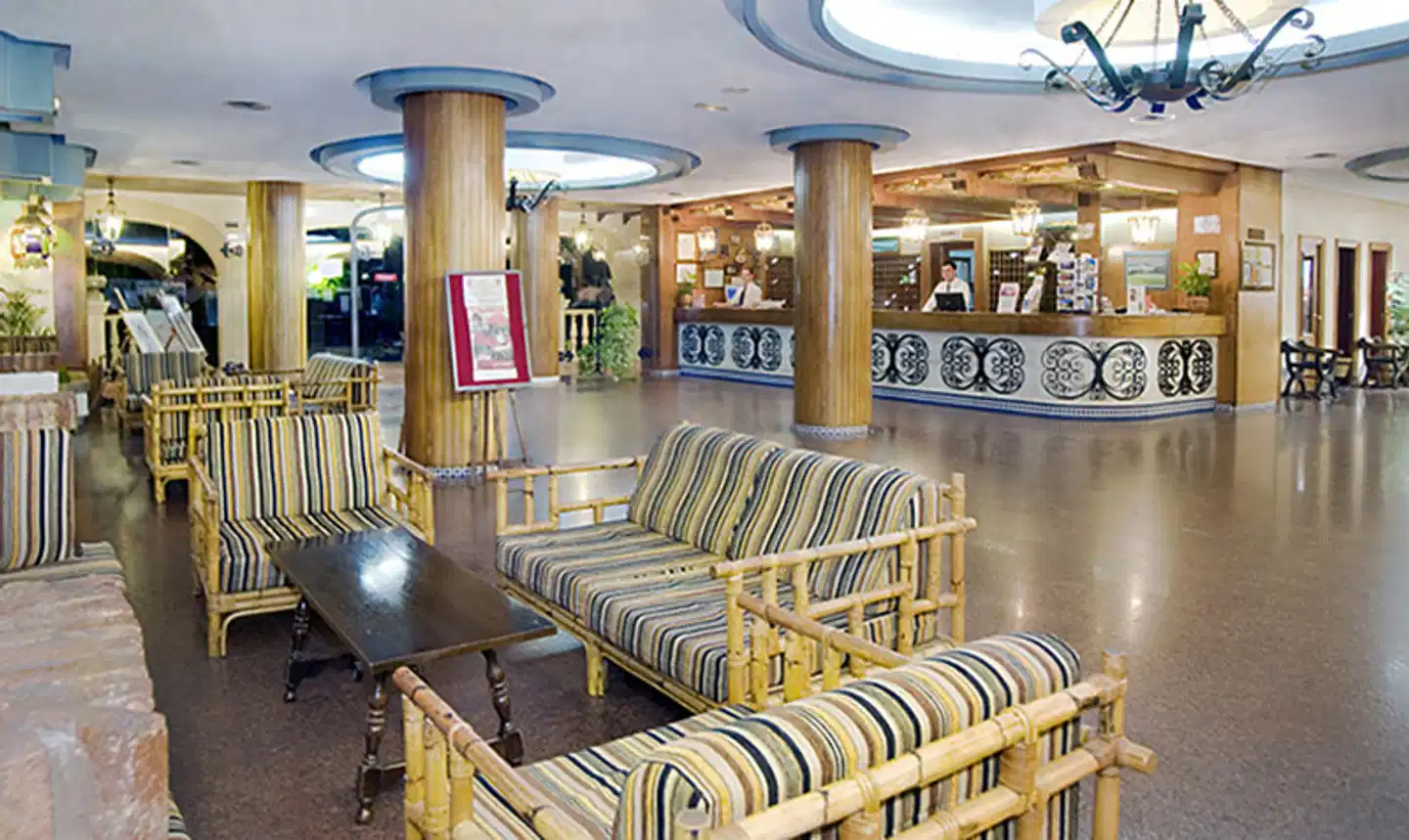 Bajondillo Apartments Bar