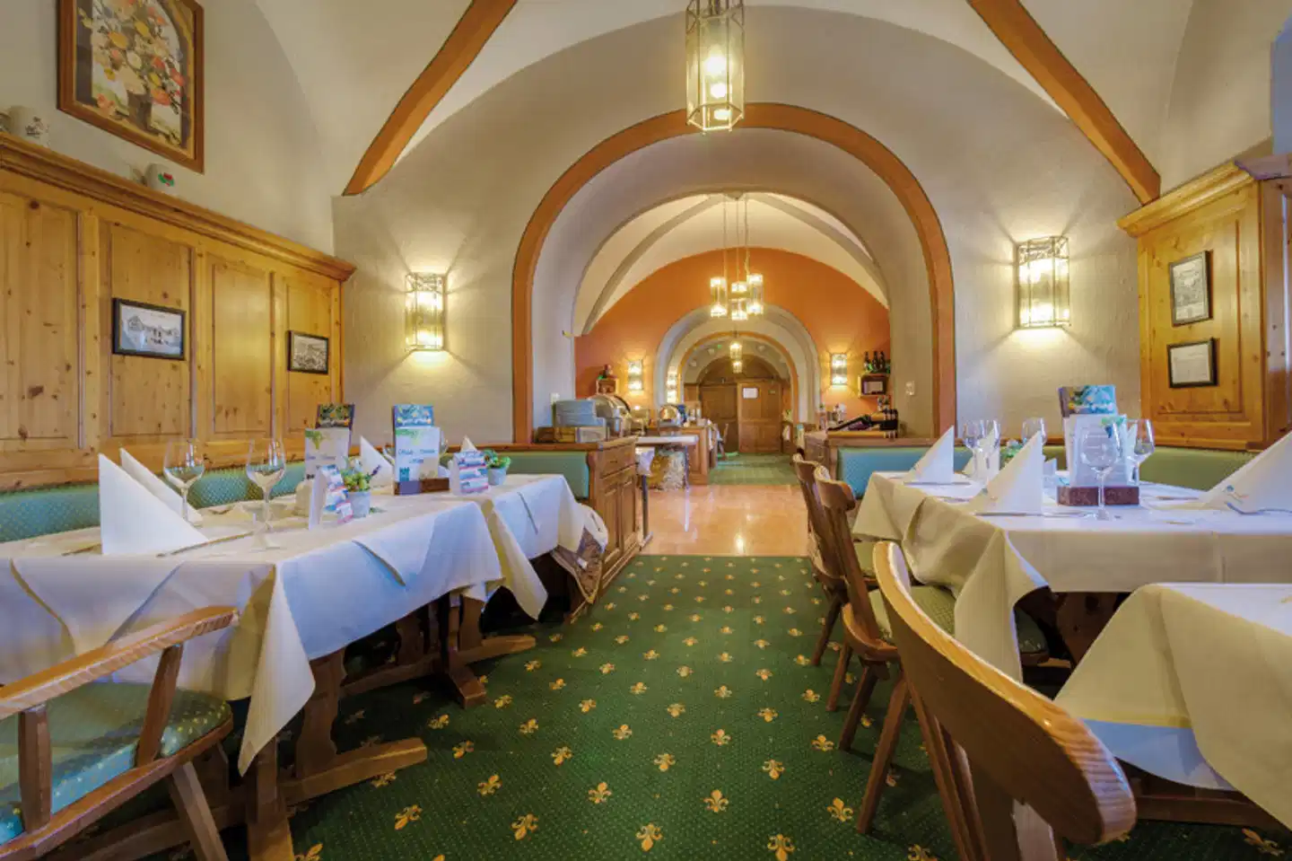 Hotel Himmelsscheibe & Hotel Schloss Nebra Restaurant