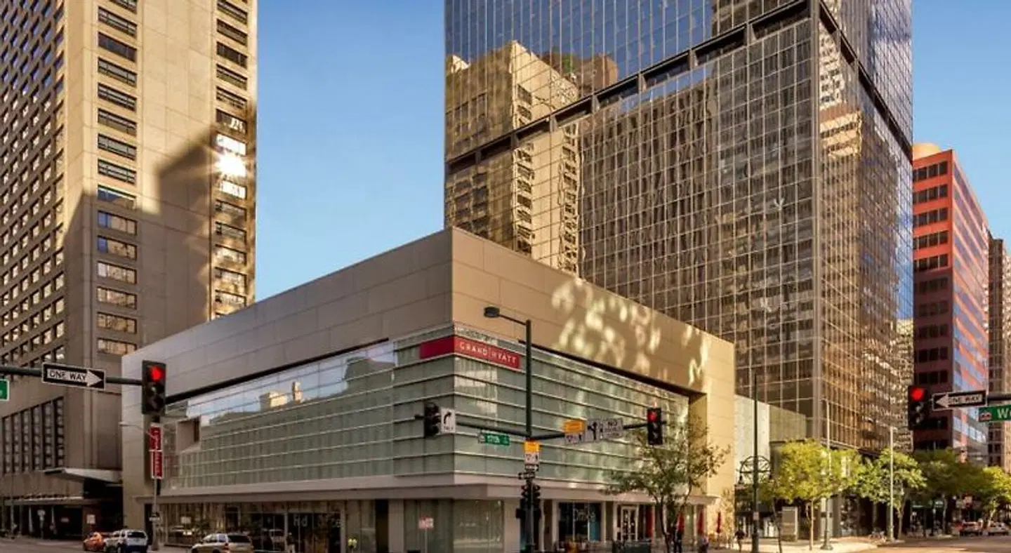 Grand Hyatt Denver EXTERIOR