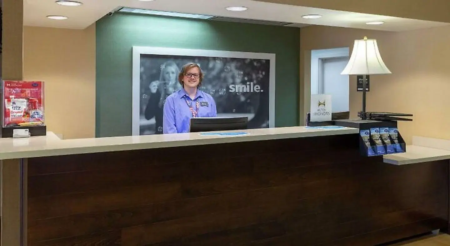 Hampton Inn Bedford LOUNGE_LOBBY