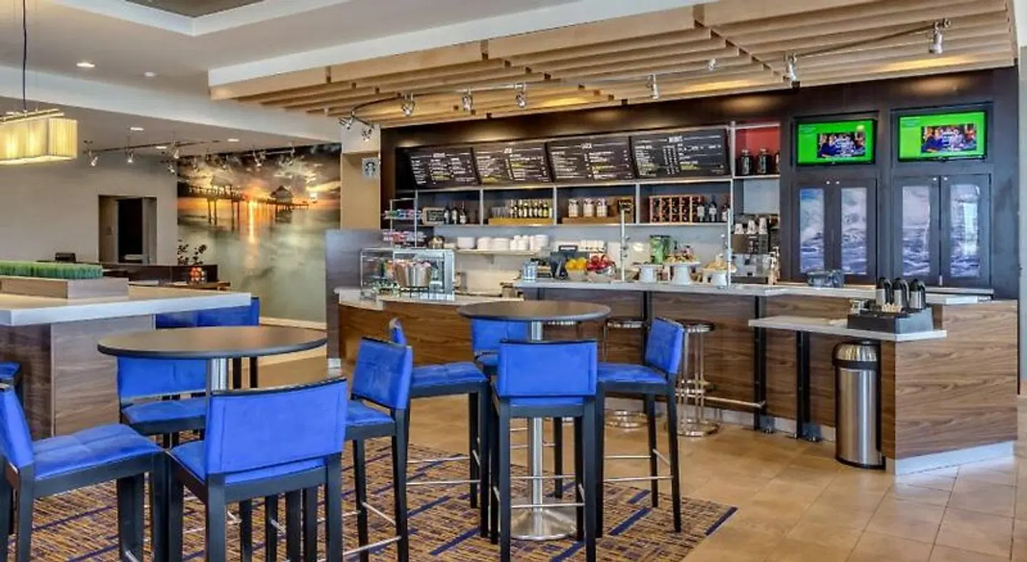 Courtyard by Marriott St. Petersburg Clearwater/Madeira Beach Bar