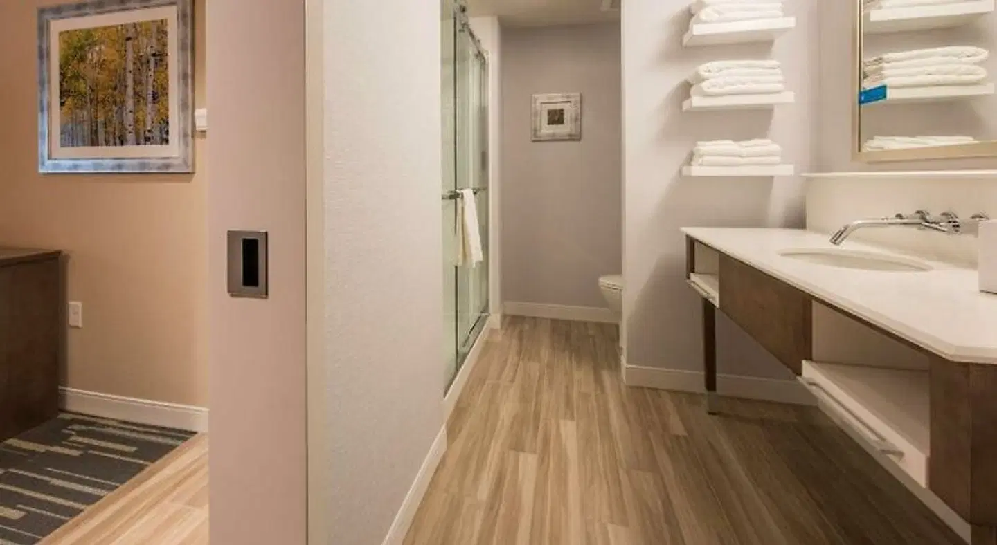 Hampton Inn & Suites Seattle/Redmond ROOM_EXAMPLE