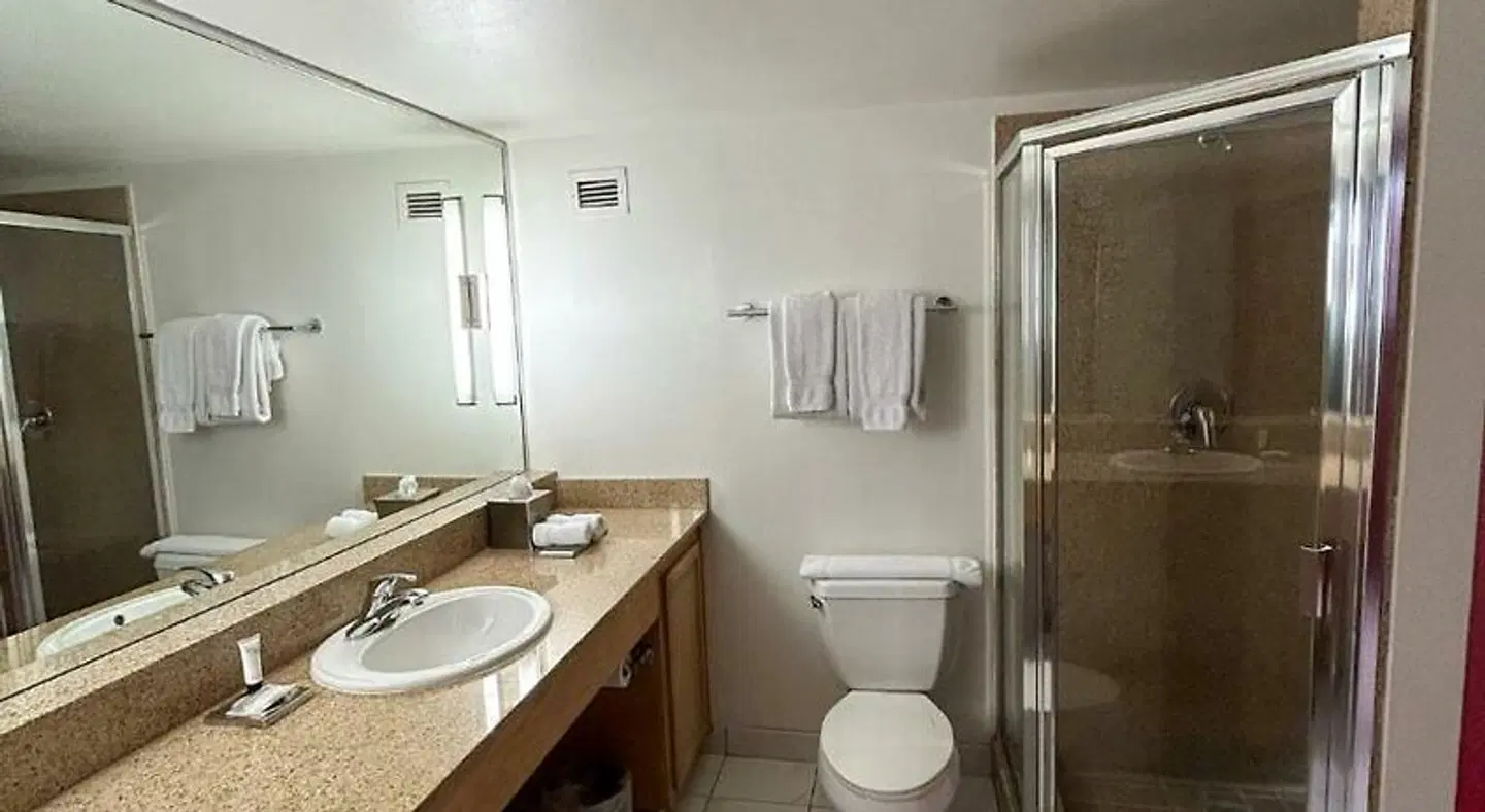 Downtown Grand, an Ascend Hotel Badezimmer