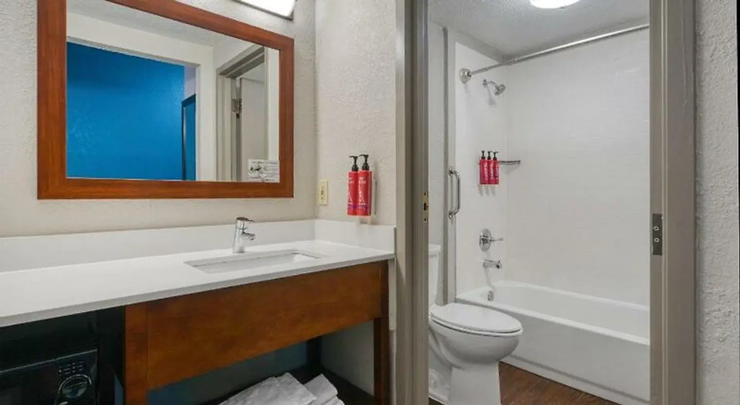 SureStay Plus Hotel by Best Western The Villages Badezimmer