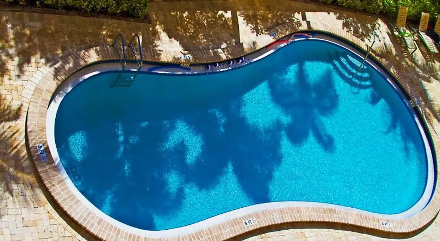 Wyndham Santa Barbara OUTDOOR_POOL