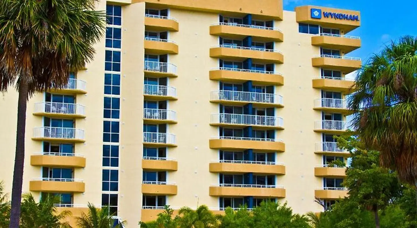 Wyndham Santa Barbara EXTERIOR
