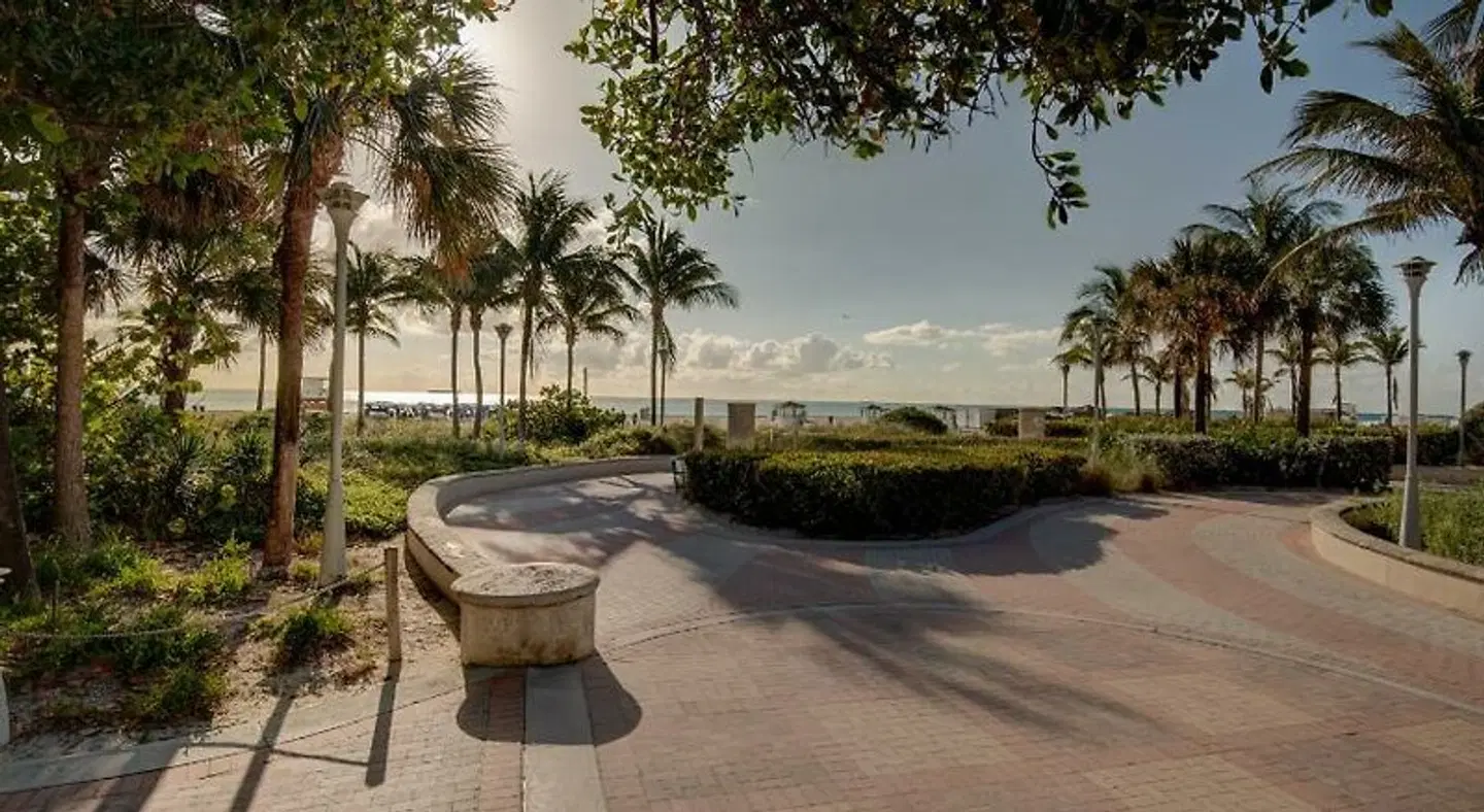 The Plymouth South Beach Garten