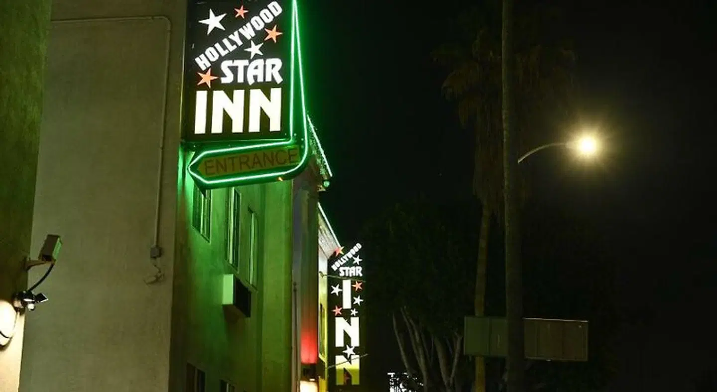 Hollywood Stars Inn EXTERIOR