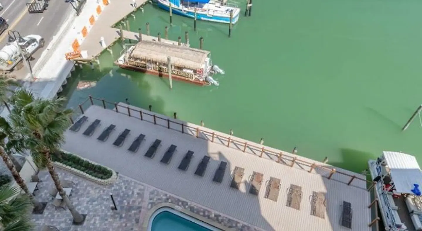 Pier House 60 Marina Hotel OUTDOOR_POOL