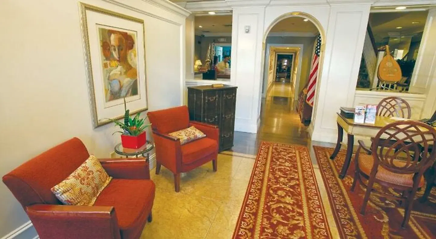 Inn at the Opera LOUNGE_LOBBY