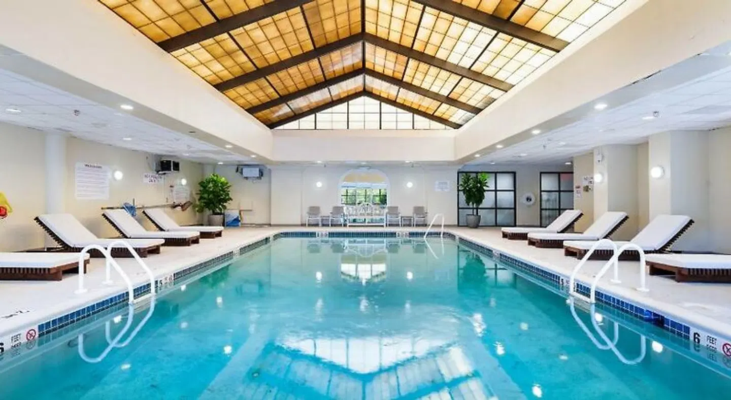DoubleTree by Hilton Fairfield Hotel & Suites Hallenbad