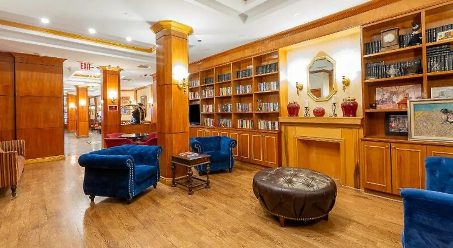 St. James LOUNGE_LOBBY