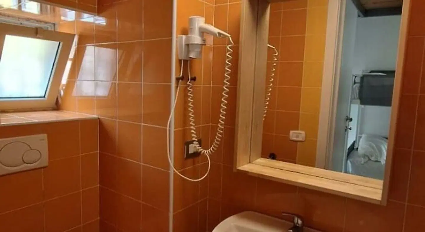 La Controra Hostel Naples Badezimmer