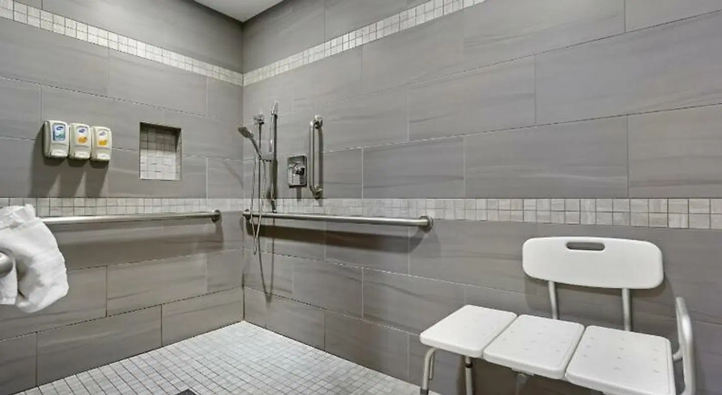 Best Western Plus Ahtanum Inn Badezimmer