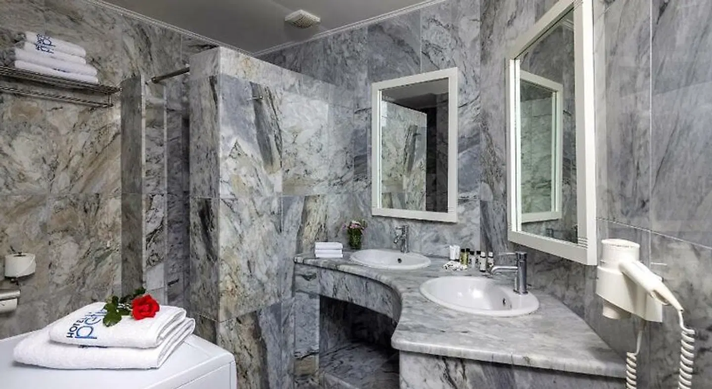 Petinos Hotel Badezimmer
