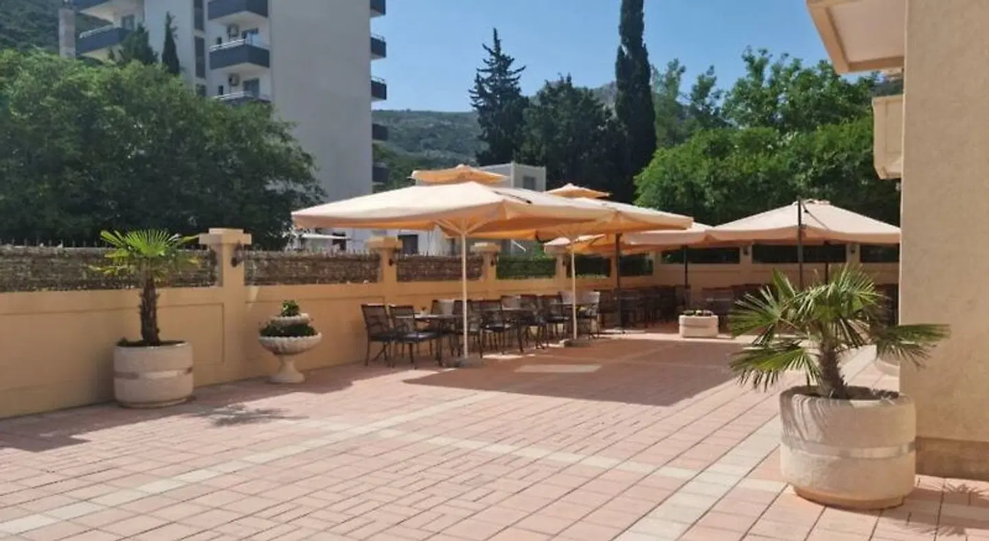 Hotel Dana EXTERIOR