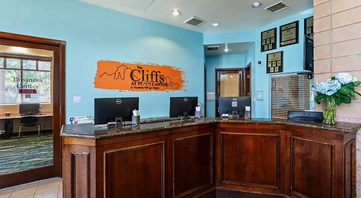 The Cliffs at Peace Canyon LOUNGE_LOBBY