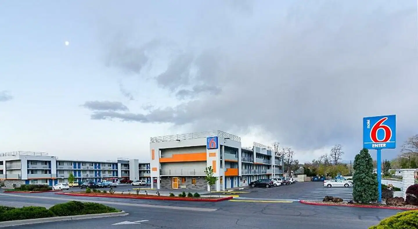Motel 6 Denver, CO - Federal Boulevard EXTERIOR