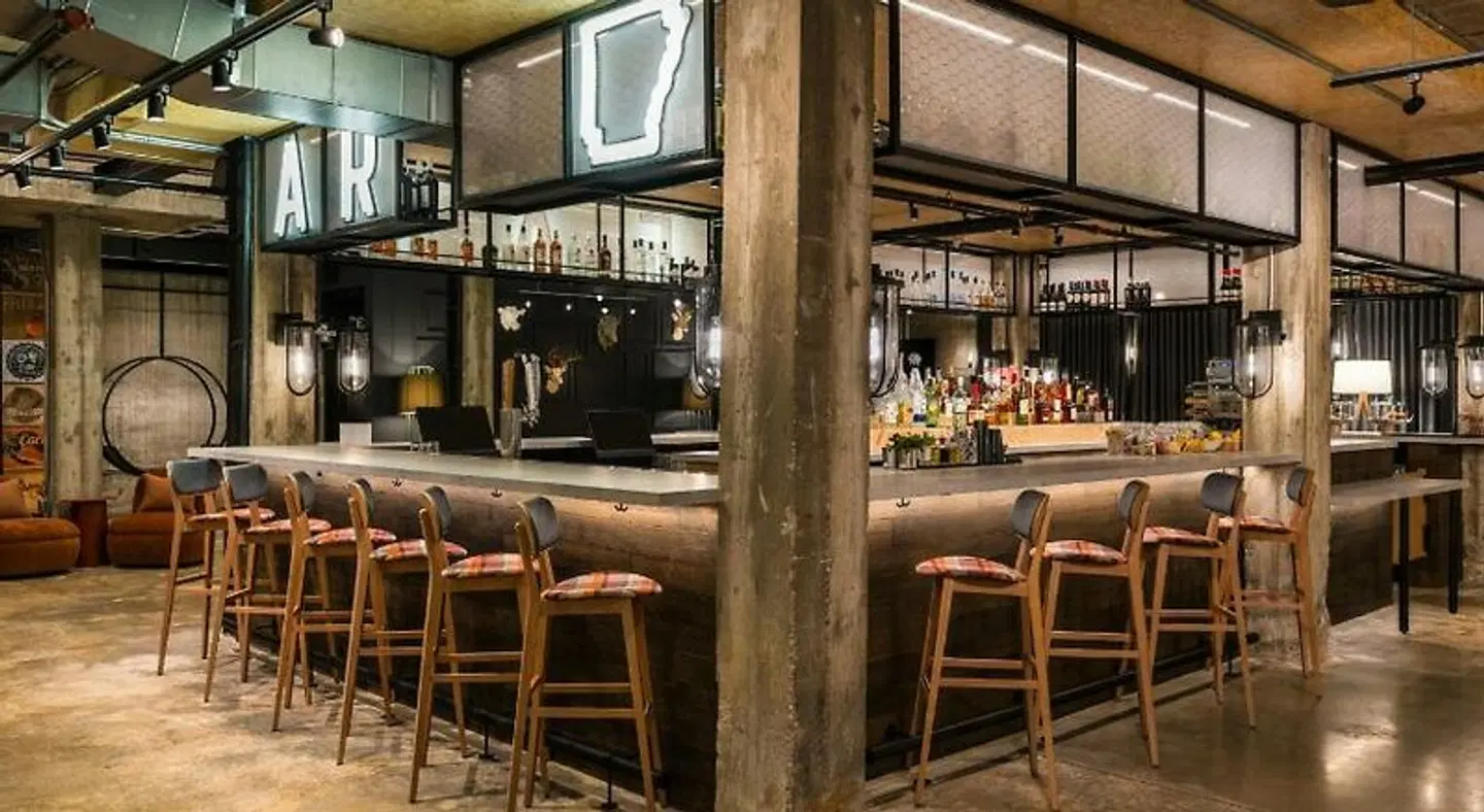 Moxy Fayetteville Bar