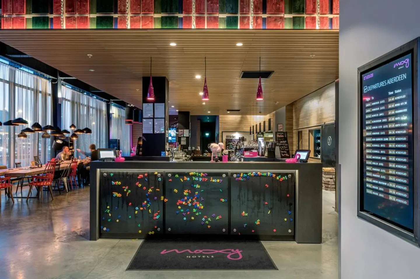 Moxy Aberdeen Airport LOUNGE_LOBBY