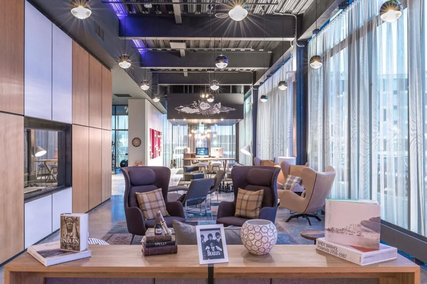Moxy Aberdeen Airport LOUNGE_LOBBY