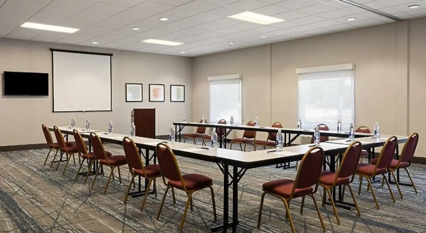 Holiday Inn Express & Suites St. Petersburg North (I-275) by IHG Konferenz