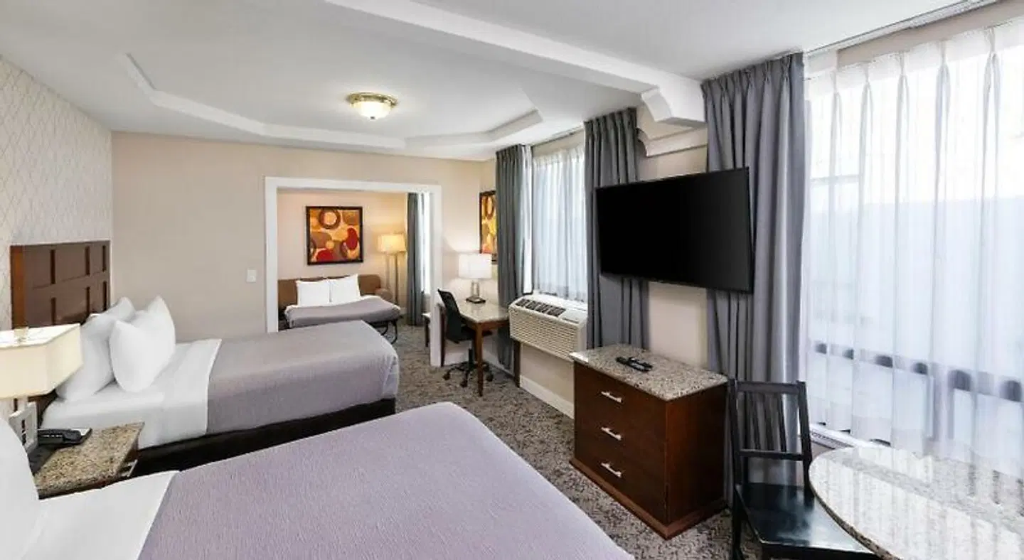 Quality Inn & Suites Downtown Vancouver ROOM_EXAMPLE