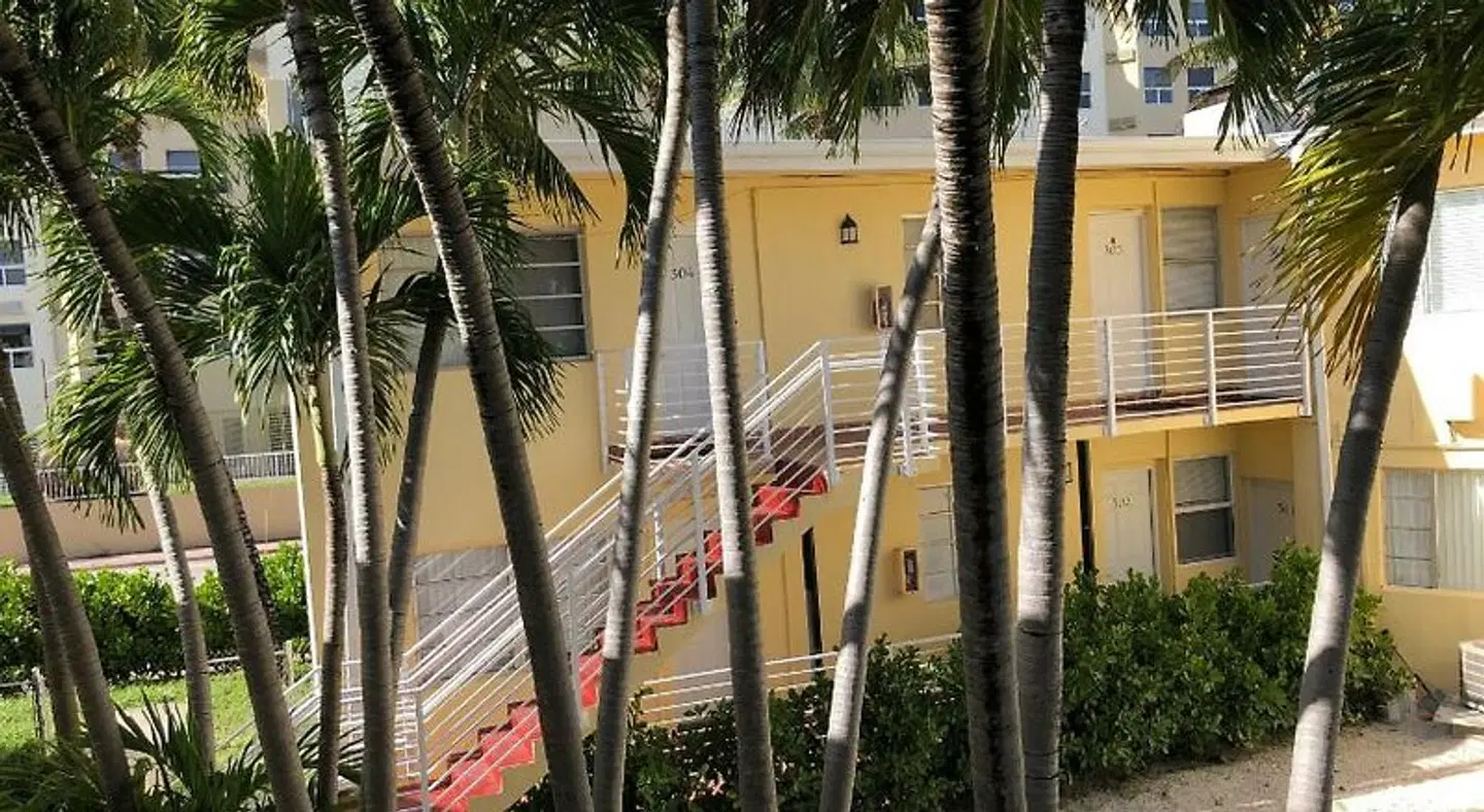 Beach Place Hotel EXTERIOR