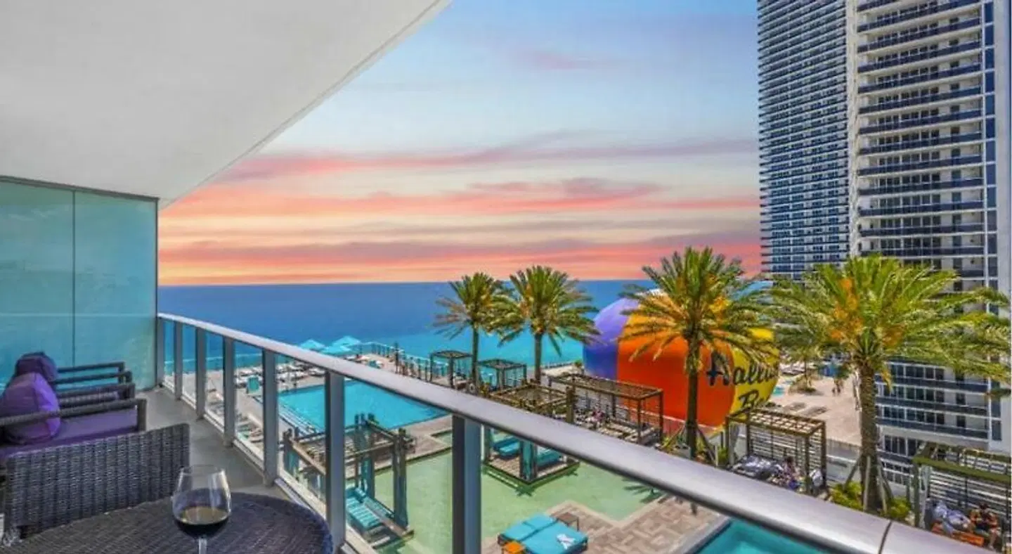 Lyfe Resort & Residences Terrasse