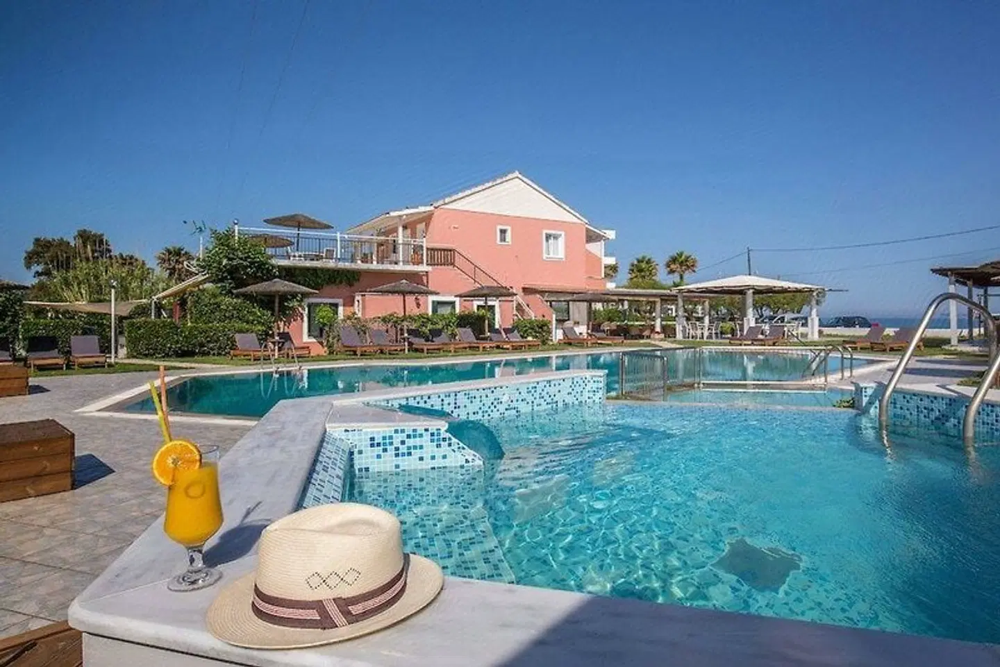 The Wave OUTDOOR_POOL