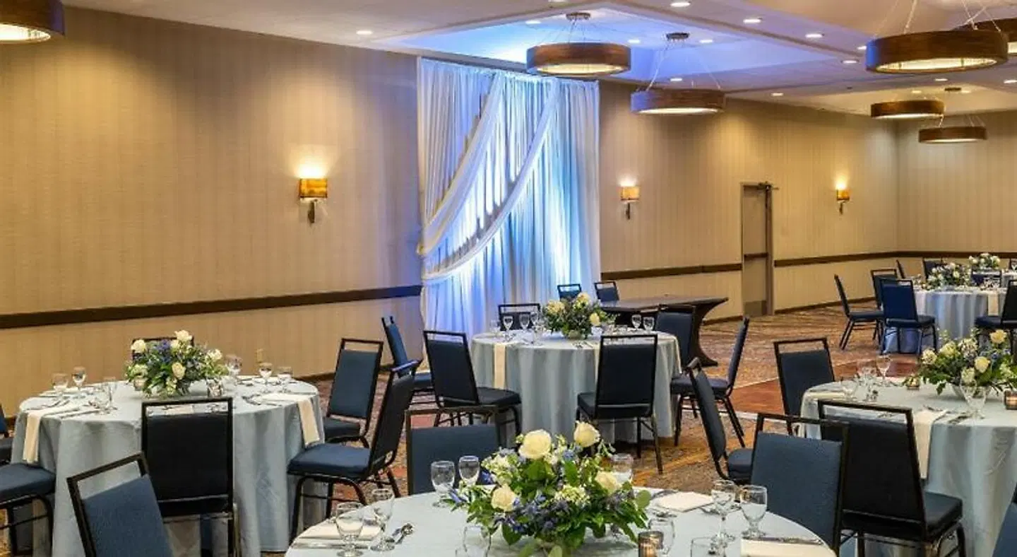 Embassy Suites by Hilton Seattle Bellevue Restaurant