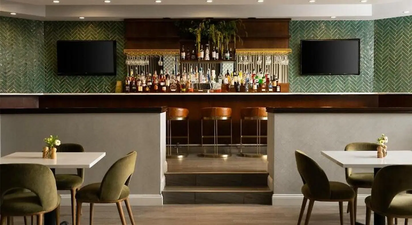 DoubleTree by Hilton Fairfield Hotel & Suites Bar