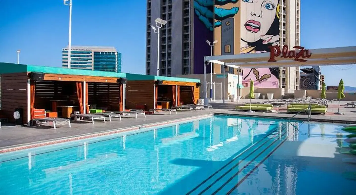 Plaza Hotel & Casino OUTDOOR_POOL